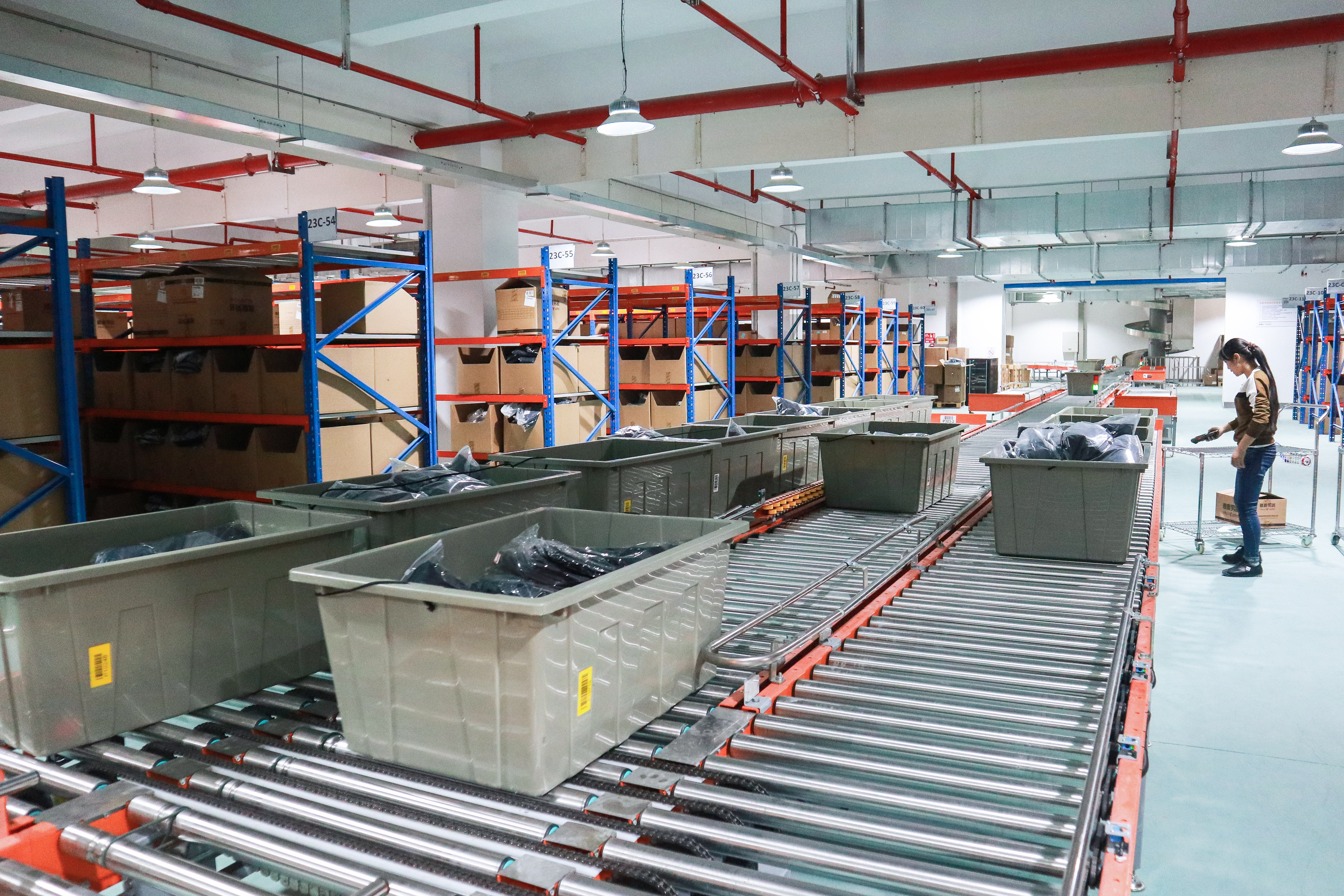 案例新聞 | 官宣！雅鹿物流中心自動化揀選輸送項(xiàng)目完工驗(yàn)收！