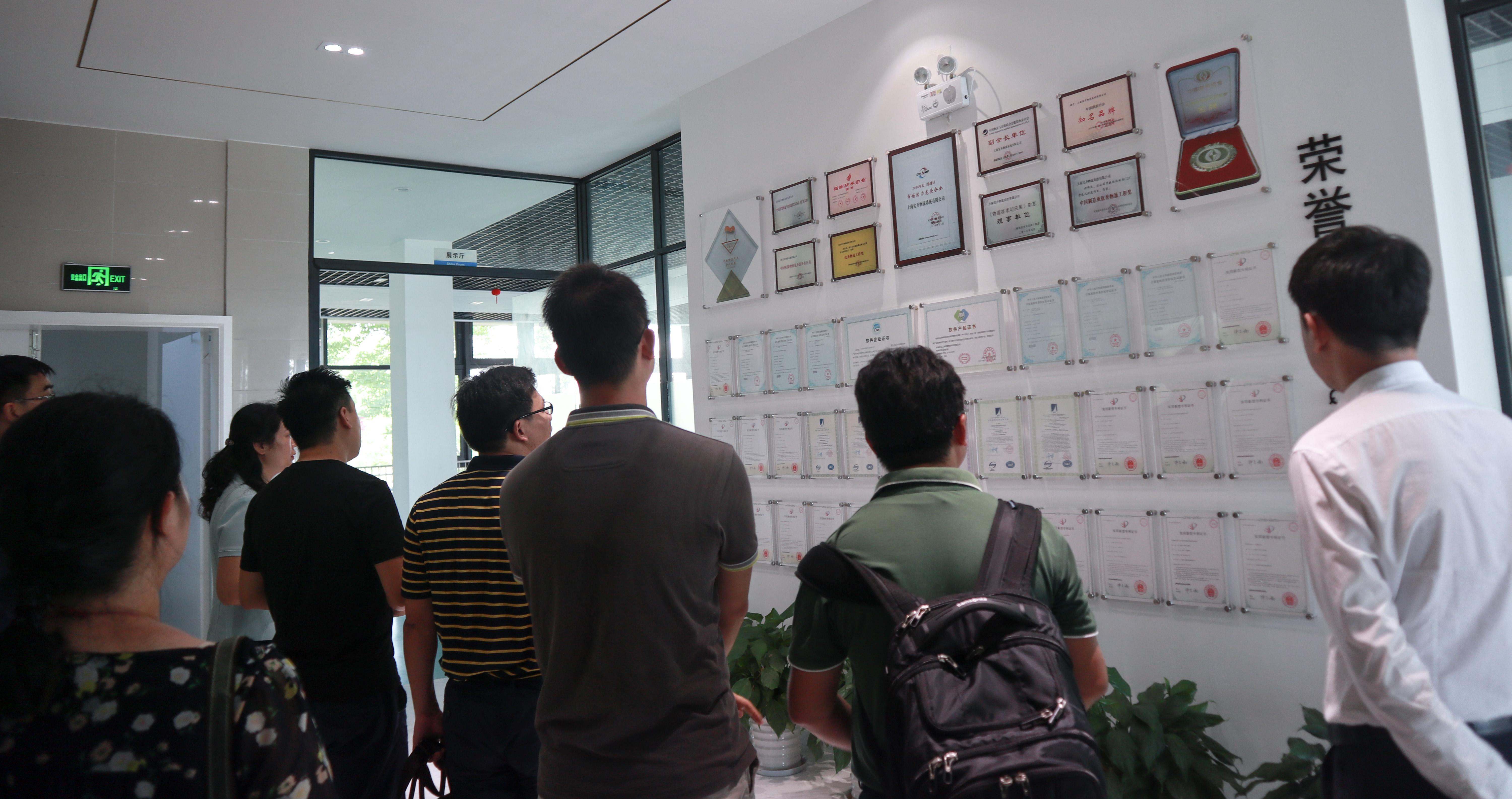 快訊 | 肇慶市高新區(qū)領(lǐng)導蒞臨寶開智能參觀考察