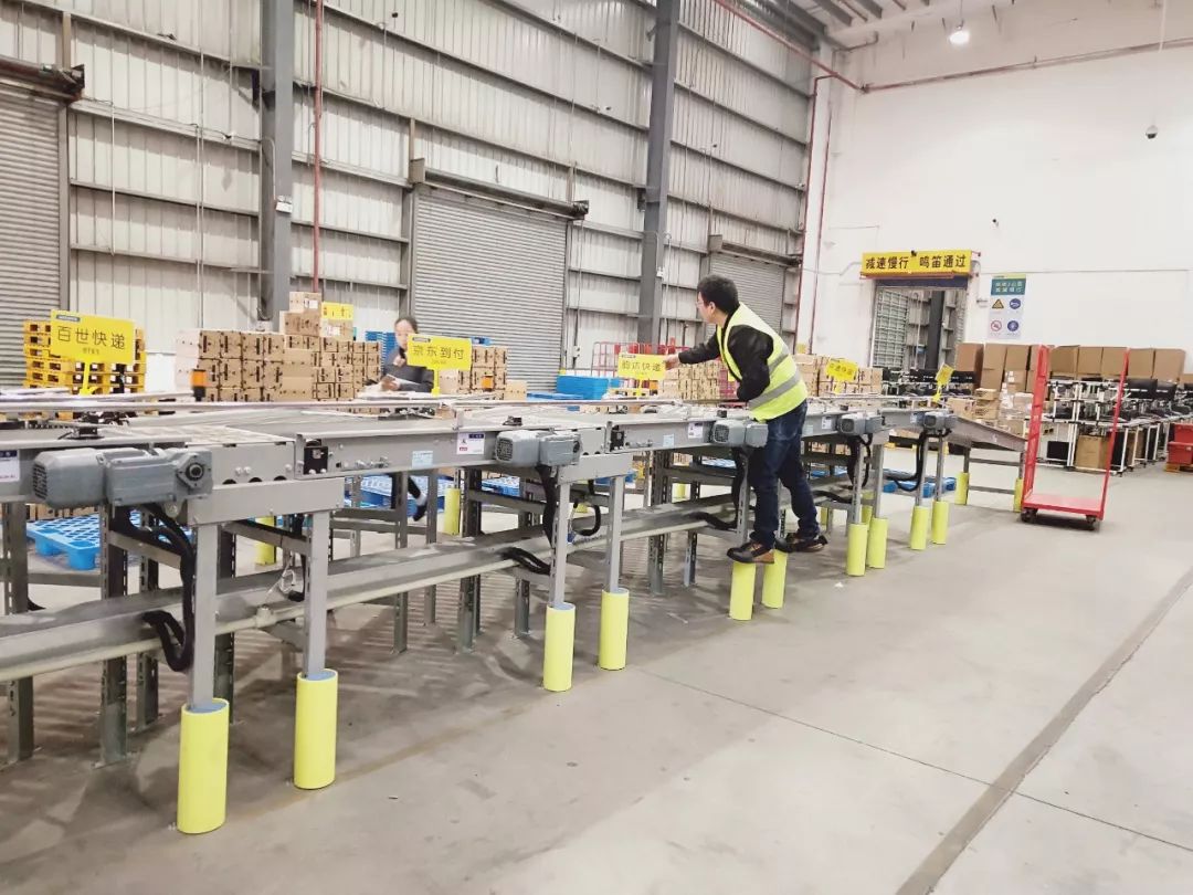 11月中旬，寶開工會(huì)組織開展“走一線、送溫暖”關(guān)愛員工暖冬行動(dòng)。